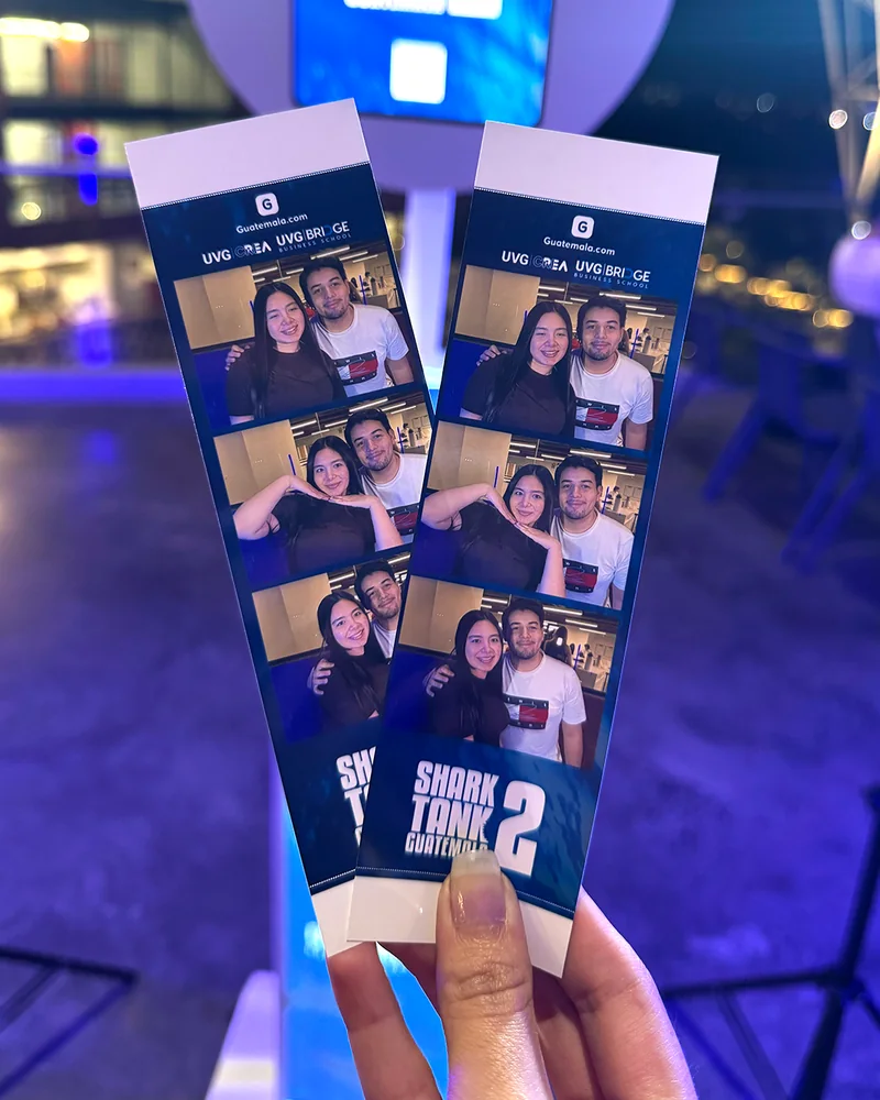 Tiras de fotos impresas en photobooth para evento en Guatemala
