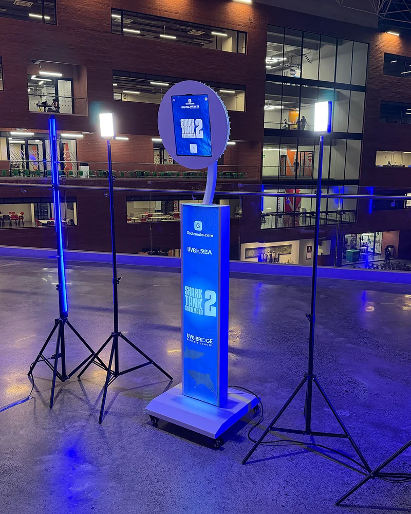 Ring Booth con backlight personalizado para evento corporativo